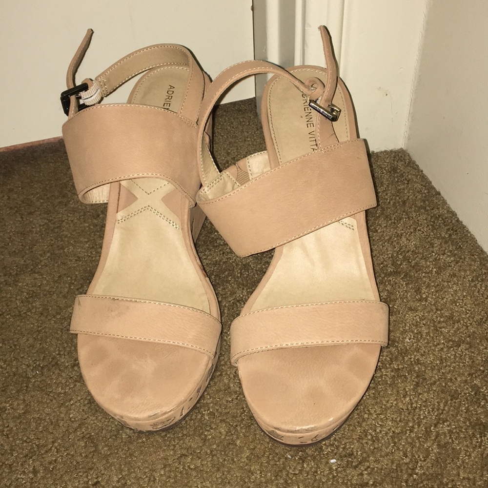 super cute tan wedges